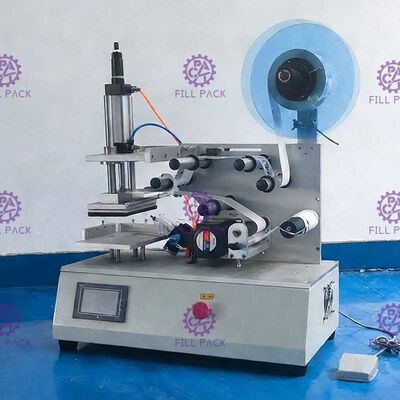 Yarı Otomatik Kare Düz Şişe Etiketleme Kavanozları Tek Taraflı veya Çift Taraflı Yapışkanlı Etiket Etiketleme Makinesi Ekipmanları Tedarikçi